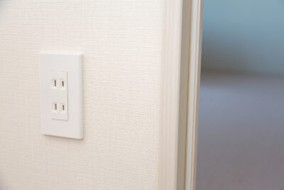 コンセントの高さの基準やおすすめ【設置場所の目安も解説】