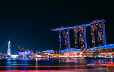 マリーナベイサンズの傾きは本当【世界の傾いてる建造物を比較した】