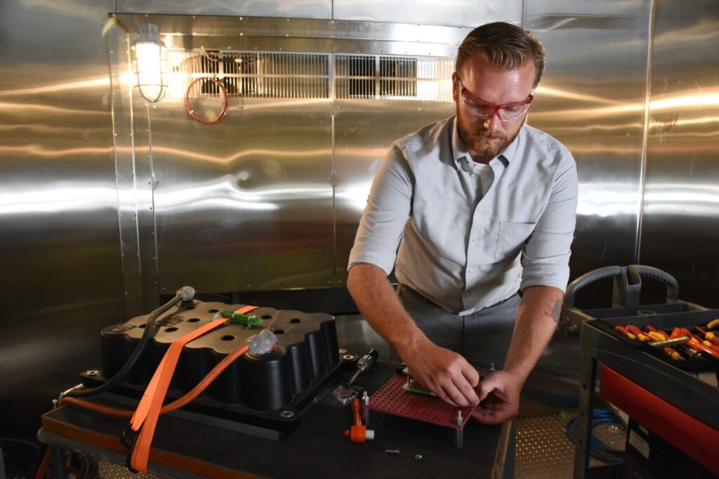 蓄電池設備整備資格者の必要性