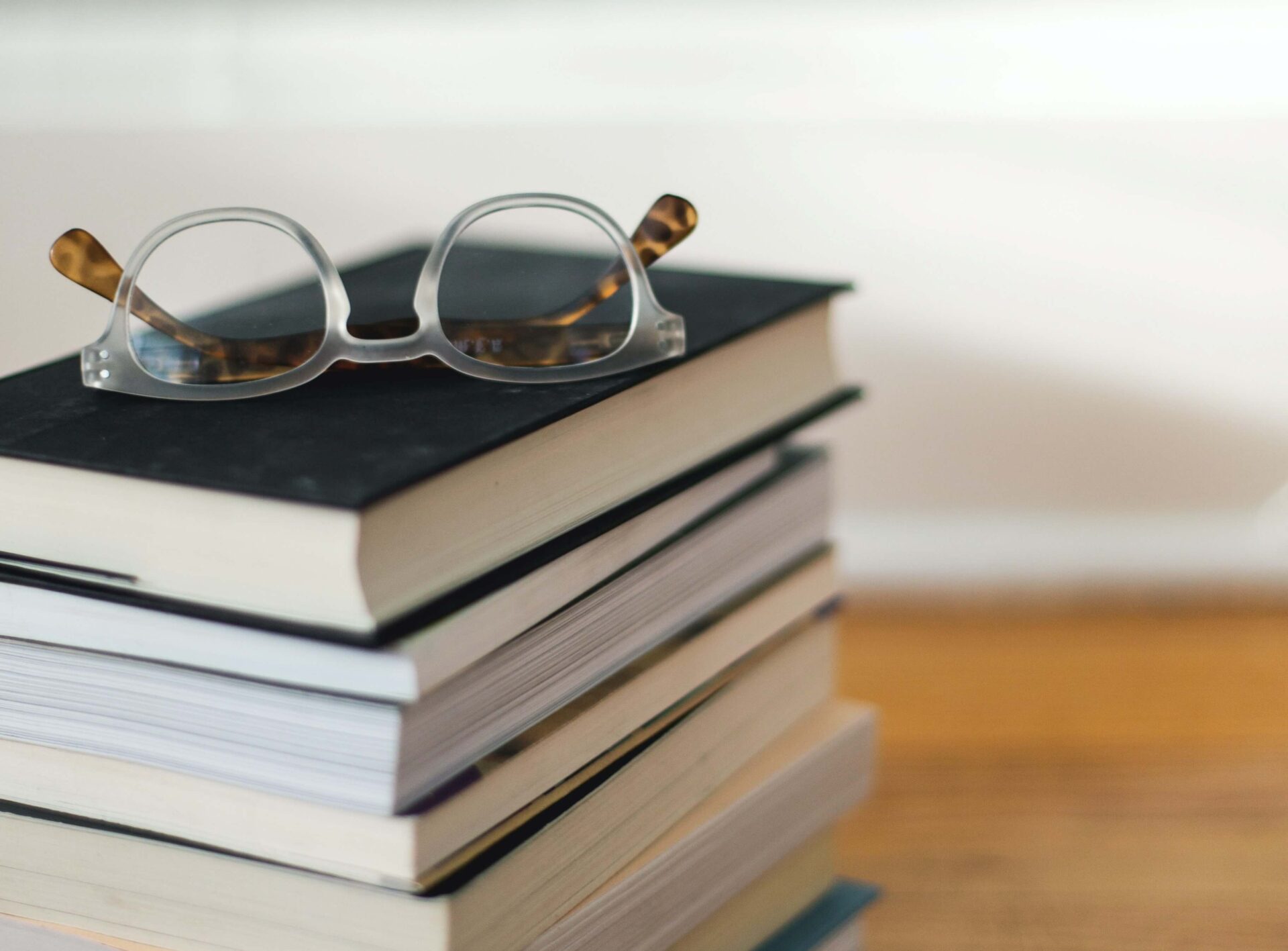 本とメガネ